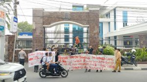 Panjat Pagar Kejatisu, JMM: Periksa Kepala BBPJN Soal Korupsi Rp49 M Jalan Nias Selatan