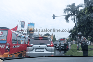Kasihan Polantas, Macet di Depan Tol Tamora Tetap Jadi Rutinitas Karena Lobang