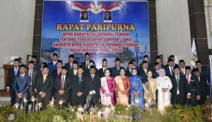 Sekdakab Hadiri Rapat Paripurna dan Pengucapan Sumpah/Janji Anggota DPRD Tapteng Masa Jabatan 2025-2030