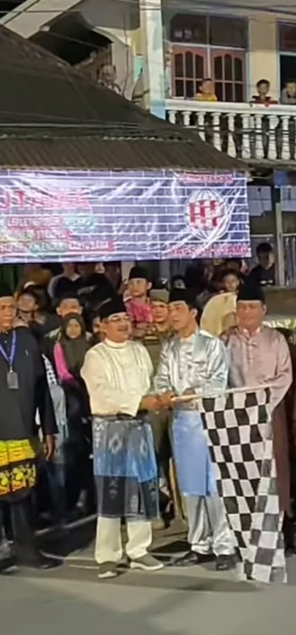 Bupati Tanjab Barat Resmikan Festival Arakan Sahur 2025 untuk Pacu Ekonomi dan Wisata Religi