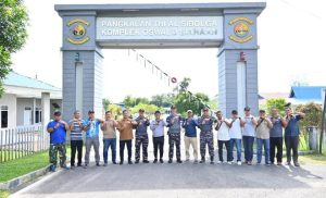Bupati Tapteng Bersama Danlanal Sibolga Tinjau Lokasi Pembangunan Pos Pantau di Pulau Mursala
