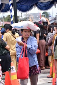 Warga Pangururan Antusias, Serbu Gerakan Pangan Murah di Taman Sitolu Hae Horbo