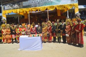 Meriah dan Berbudaya, HUT ke-26 Aceh Singkil Dimeriahkan dengan Tarian Dampeng dan Busana Adat