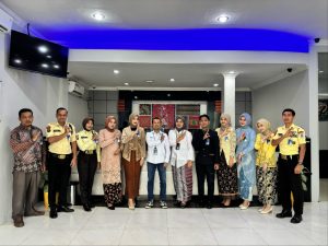 Semarakkan Hari Kartini, BRI BO Sibuhuan Sambut Nasabah dengan Baju Kebaya Adat