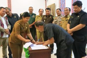 Bupati Terima Keputusan DPRD Samosir Tentang Rekomendasi LKPJ 2024