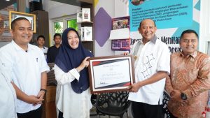 Bupati Langkat Salurkan 5 Ton Beras untuk Warga Miskin Ekstrem Langkat dan Terima Penghargaan Inklusi Disabilitas