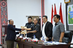 Bupati Samosir bersama DPRD Tetapkan 3 Ranperda Jadi Perda