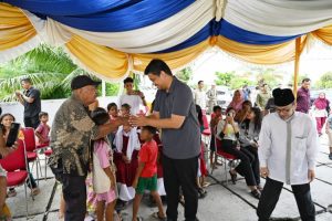 Gubsu Bobby Nasution Saksikan Penyembelihan Hewan Kurban di Kampung Nelayan