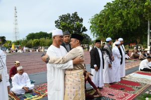 Sholat Idul Adha, Wabup Ajak Umat Muslim Rawat Kebersamaan dalam Membangun Negeri