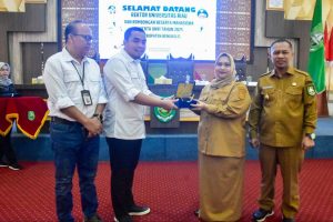 Sambut Kedatangan Mahasiswa Kukerta UNRI, Bupati Kasmarni Ajak Berkontribusi dalam Pembangunan Daerah