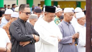 Bupati Syah Afandin Pimpin Penyembelihan Hewan Kurban