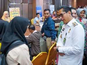 Rico Waas Tinjau Job Fair, 56 Perusahaan Buka 2.149 Lowongan dengan 203 Jabatan