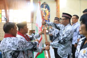 Wabup Hadiri Pelantikan PGRI Samosir Masa Bakti XXIII