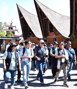 Hari Kedua Revalidasi, Assesor UNESCO Geopark Kaldera Toba Kunjungi Sejumlah Geosite di Kabupaten Samosir