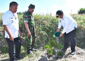 Bupati Samosir Bersama Danrem 023 KS dan Forkopimda Kembali Bersihkan Eceng Gondok