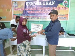 29 Warga Kampung Gosong Telaga Barat Terima BLT Dana Desa Tahap III Tahun 2025