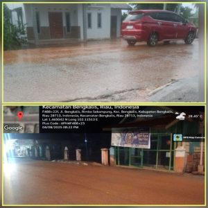 Material Tanah Timbun Berserakan di Jalan Bengkalis, Proyek Diduga Abaikan Keselamatan Publik