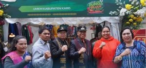 Bupati Karo Buka Event “Makan Buah Gratis”