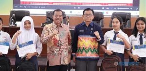 Bupati Hadiri Pemberangkatan Siswa Penerima Beasiswa Murni dari Perusahaan Pengelola CSR Kabupaten Karo Tahun 2025