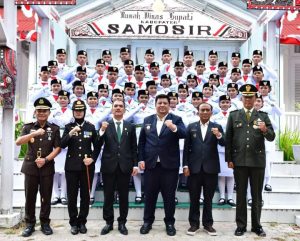 Bupati Samosir Kukuhkan Paskibraka Kabupaten Samosir Tahun 2025