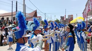 SMA N 1 Balige Tampil Memukau di Defile HUT RI ke-80, Warga Toba Terpukau!
