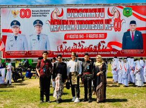Simbol Semangat Persatuan,Insan BRIlian BO Sibuhuan Kenakan Busana Adat Nusantara