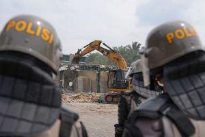 Tim gabungan Polda Sumut, Kodam I/BB dan Pemprov Sumut Rubuhkan THM Marcopolo