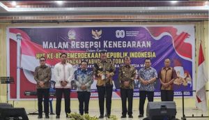 Karutan Balige Hadiri Upacara Penurunan Bendera dan Malam Resepsi HUT ke-80 RI di Toba