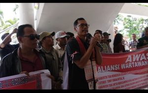 Aliansi Wartawan Masyarakat Gelar “AKSI DAMAI” Sampaikan Delapan Poin Tuntutan ke DPRD Kabupaten Toba