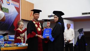 Syah Afandin Harap Lulusan Akbid Langkat Jadi Bidan Kompeten dan Berakhlak