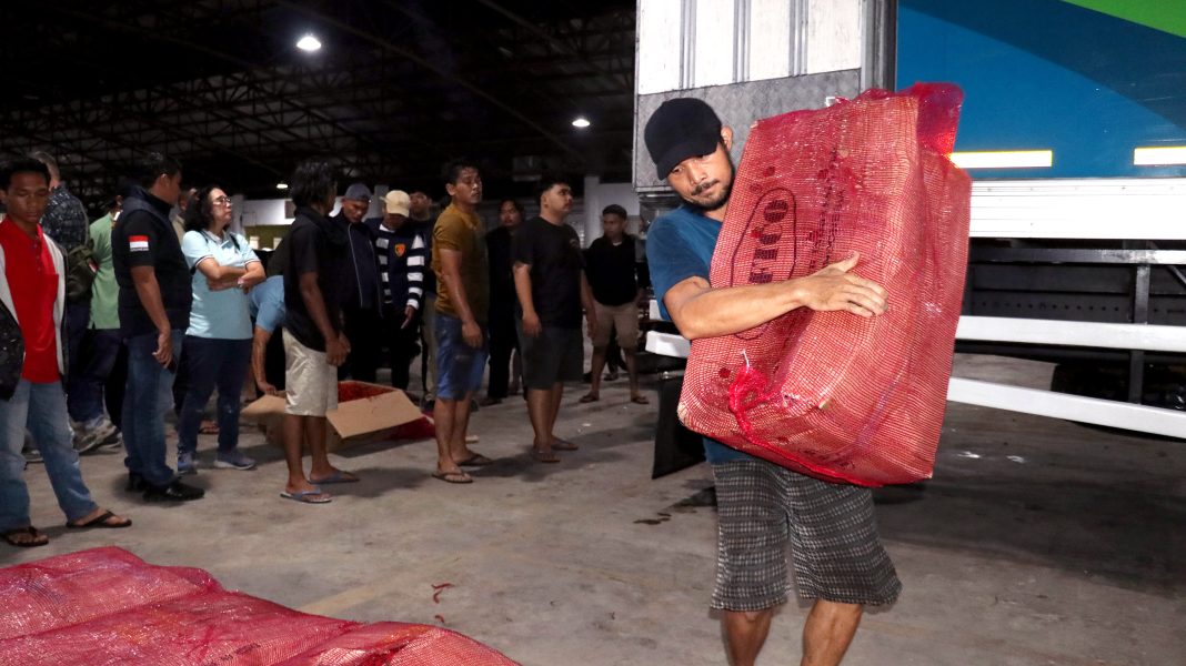 Foto Kedatangan Cabai Merah dari Jawa (4) (1)