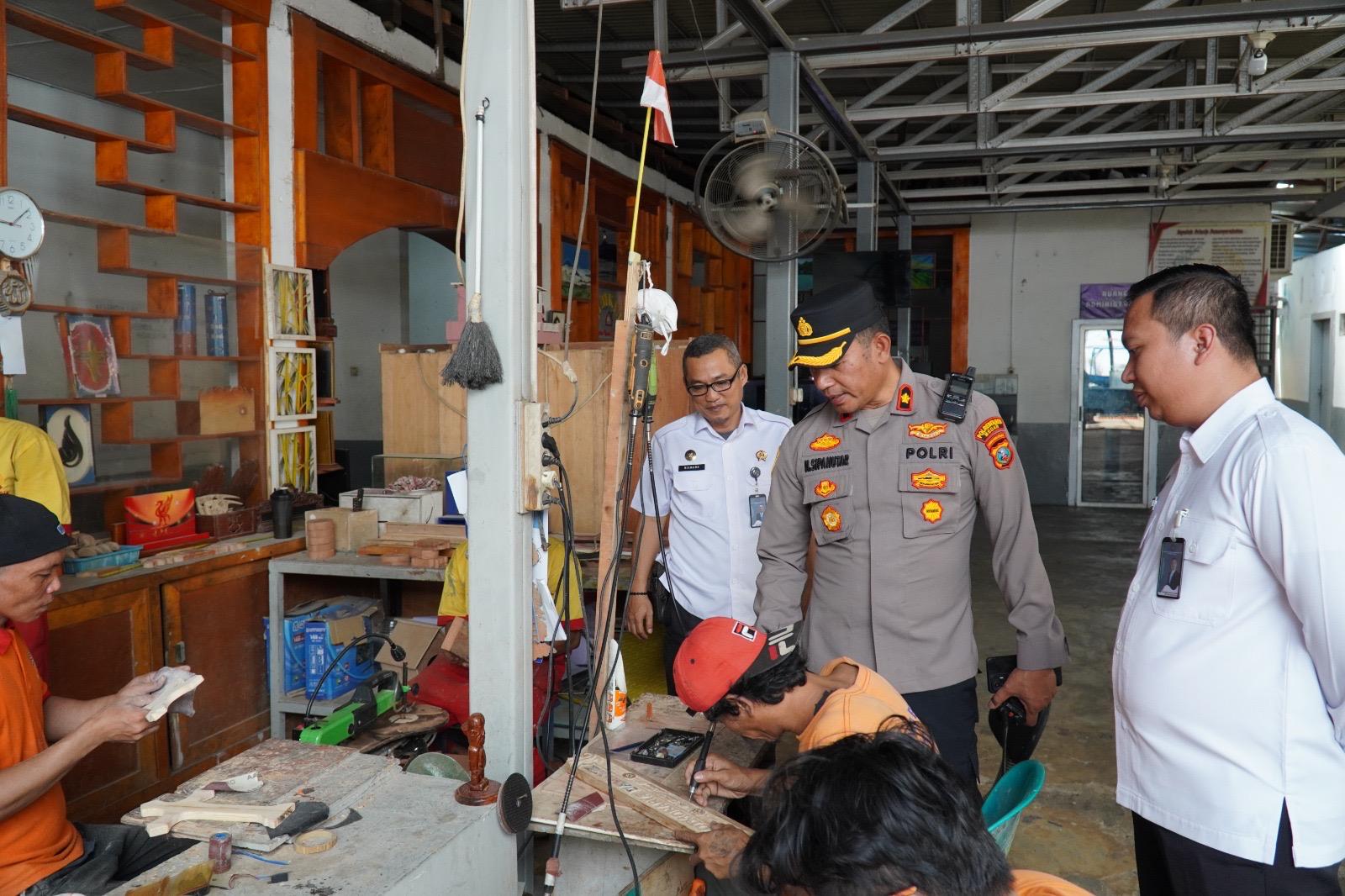 Kapolsek Medan Helvetia Kunjungi Rutan Kelas I Medan, Apresiasi Program Pembinaan Kemandirian Warga Binaan