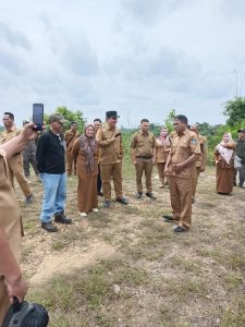 Wakil Bupati Tanjung Jabung Barat Tinjau Lokasi Rencana Pembangunan TPST di Kecamatan Merlung