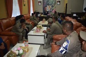 Akibat Penurunan Gaji,Puluhan Petugas Satpol PP Audensi ke Ketua DPRD Langkat