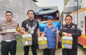 Truk Tangki Solar Terbalik di JLS Tulungagung, Polisi Selidiki Legalitas BBM dan Identitas Sopir