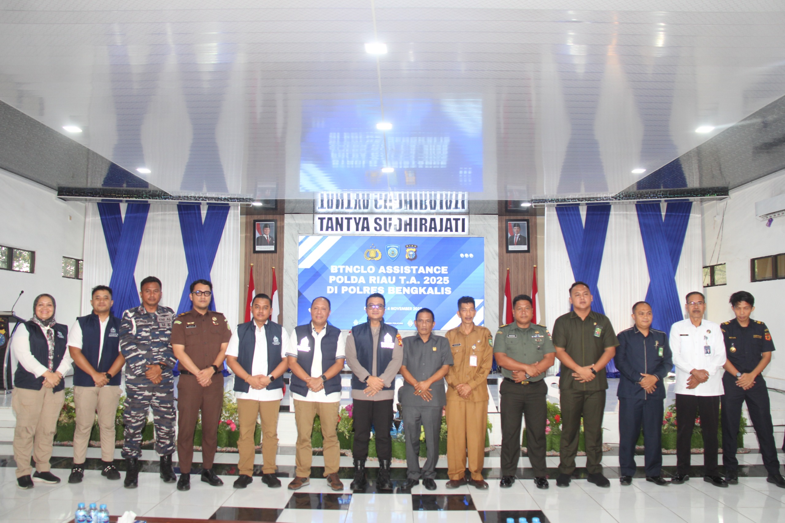 Teks foto: Foto Bersama Usai Acara Sosialisasi BTNCLO Polres Bengkalis.