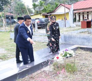 Bupati Samosir Inspektur Upacara Hari Pahlawan