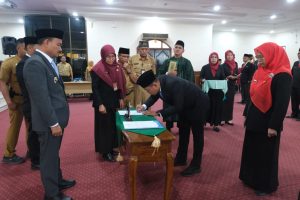 Wali Kota Lantik 12 Pejabat Administrator, Pengawas dan Fungsional