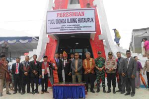 Bupati dan Wakil Bupati Taput Resmikan Tugu Donda Ujung Hutauruk, Ajak Diaspora Berkolaborasi Membangun Bona Pasogit