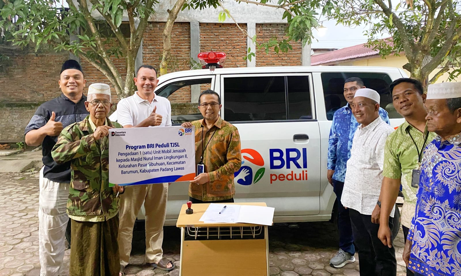 HUT ke 130, BRI Peduli Serahkan Mobil Jenazah kepada Masjid Nurul Iman Barumun Dukung Layanan Kemanusiaan