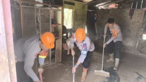 Quick Response Brimob Polda Sumut Bersihkan Material Longsor, Warga Adiankoting Ucapkan Terima Kasih