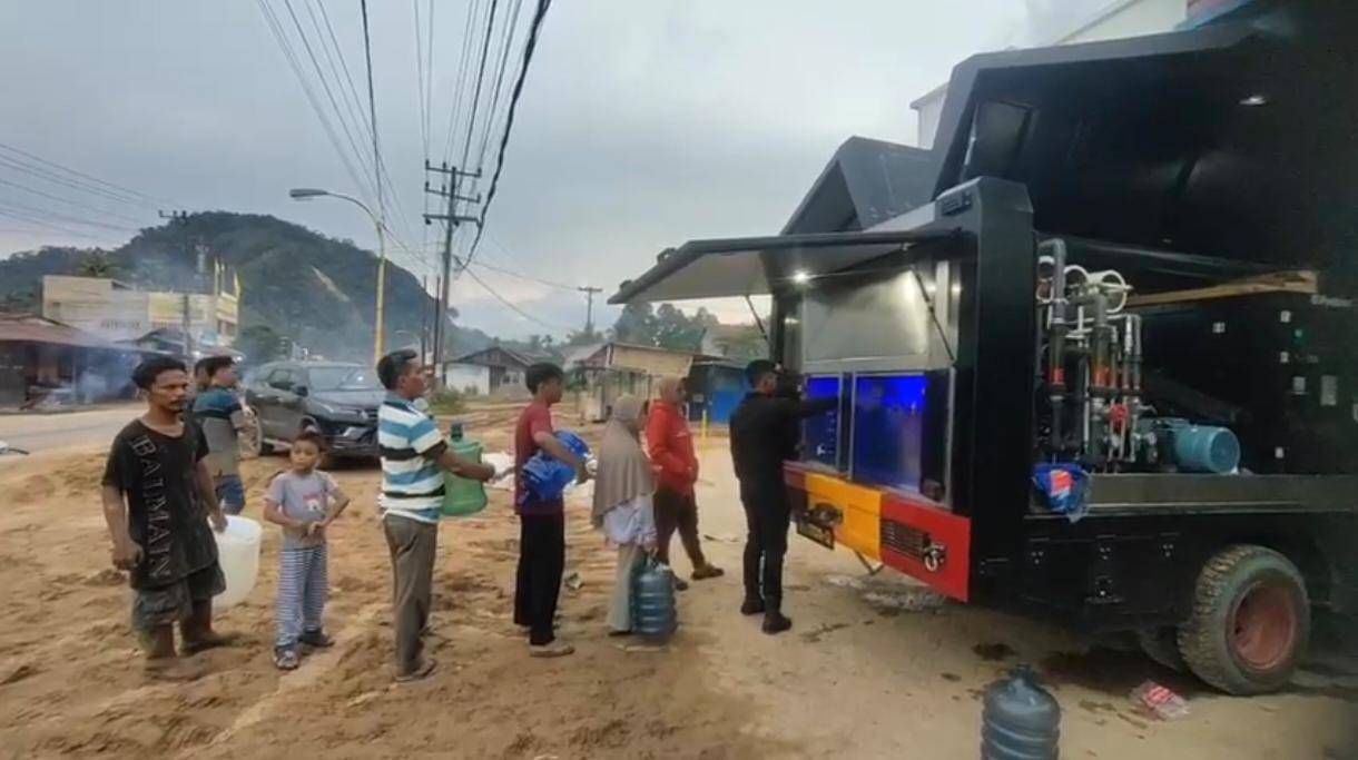 Water Treatment Sat Brimob Polda Sumut Jadi Penyelamat Krisis Air Bersih Pasca Banjir Tapteng