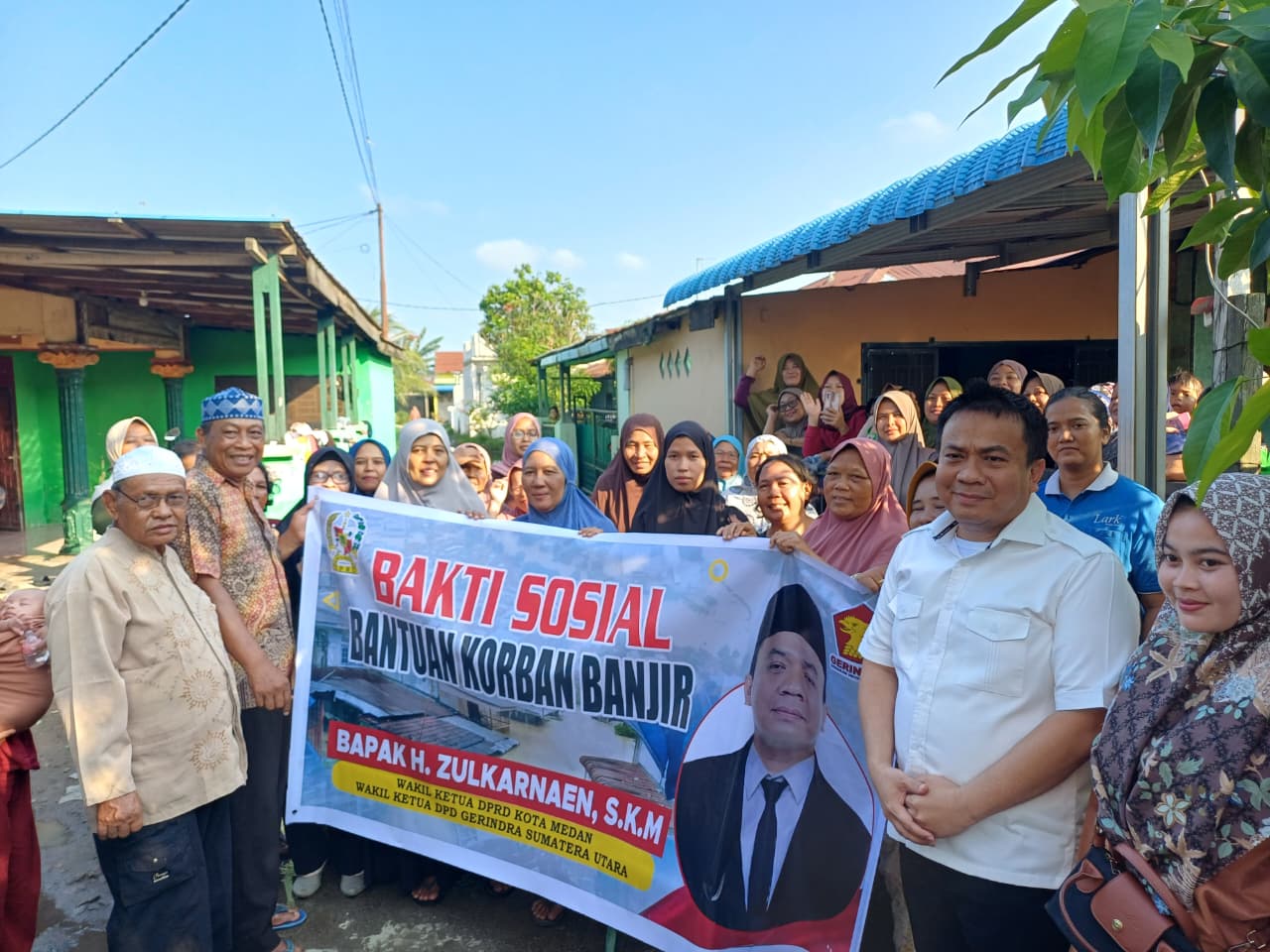 Zulkarnaen S.K.M Serahkan Bantuan Pangan untuk Warga Terdampak Banjir di Kota Medan