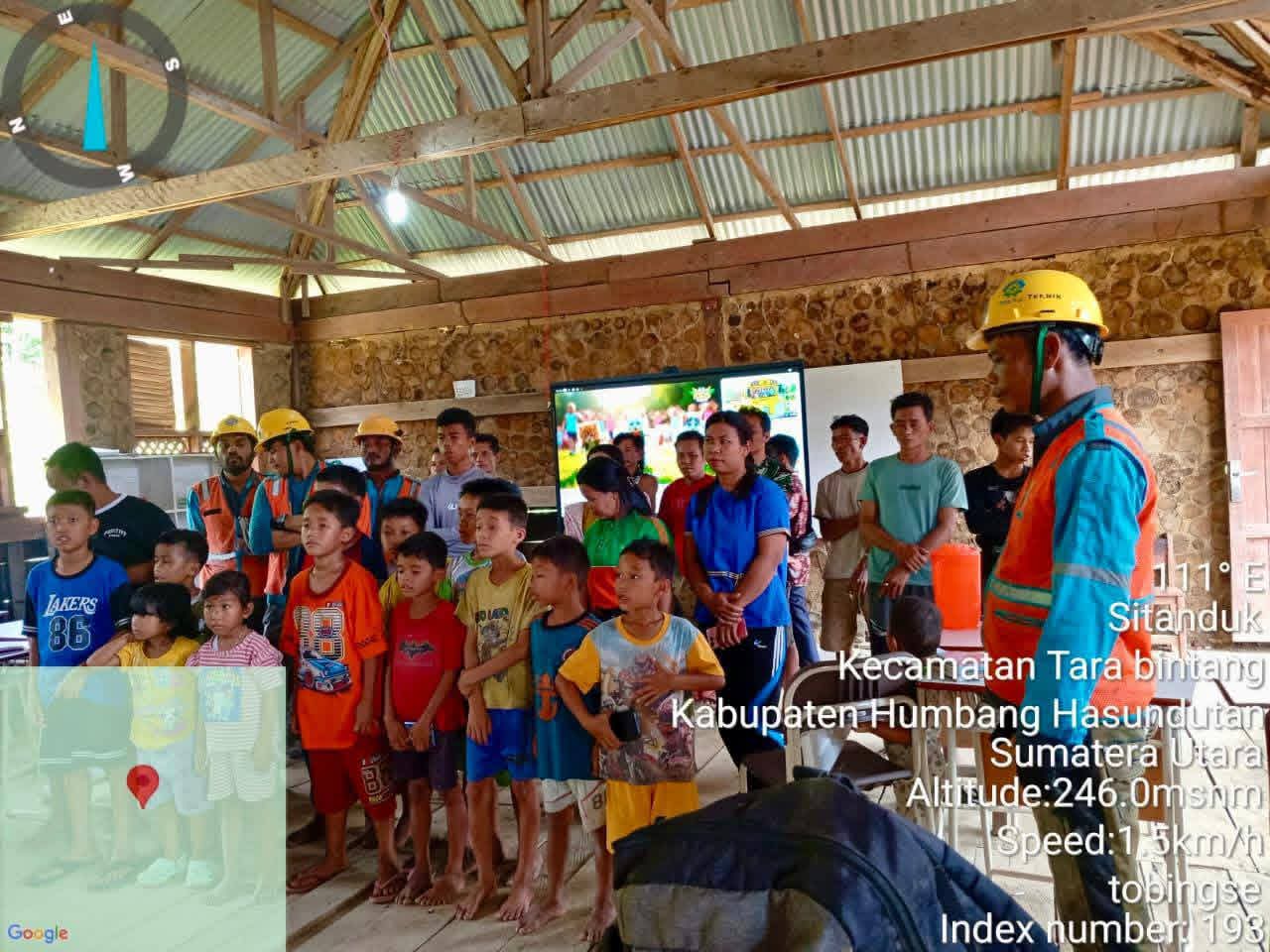 Guna Meningkatkan Pendidikan, Dusun Bungus Kab. Humbang Hasundutan Terima Bantuan Starlink, Panel Surya dan TV Digital