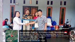 Pemkab Humbang Hasundutan Serahkan Bantuan Alat Penyuling Air di Desa Panggugunan