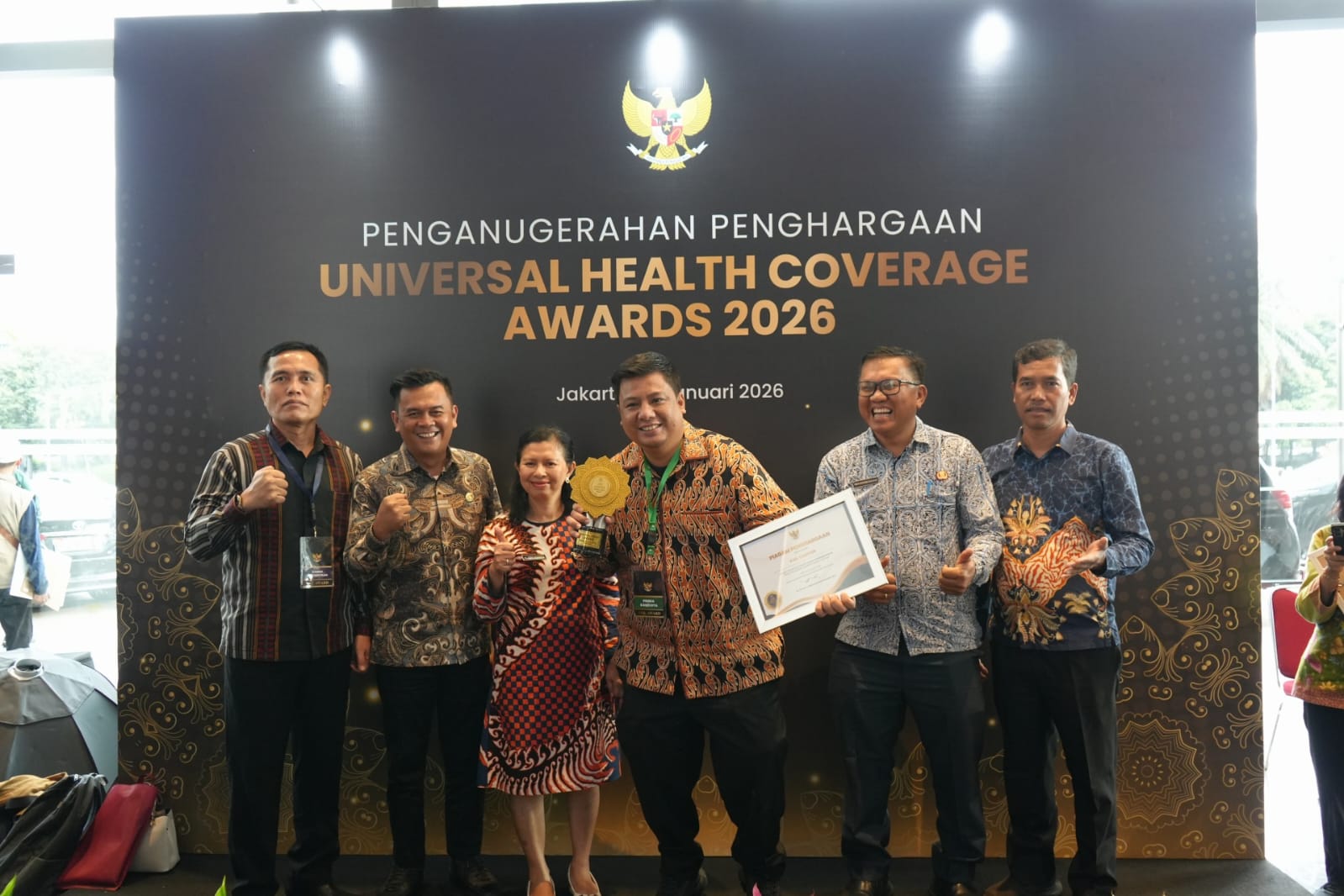 Tiga Kali Berturut-turut, Program Unggulan Bupati Samosir BPJS Gratis, Raih Penghargaan UHC