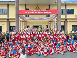 “Belajar Tertib Berlalu Lintas, 180 Anak TK Antusias Ikuti Edukasi Sat Lantas Polres Pematangsiantar”