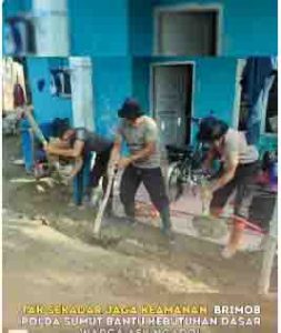 Tak Sekadar Jaga Keamanan, Brimob Polda Sumut Bantu Kebutuhan Dasar Warga Aek Ngadol