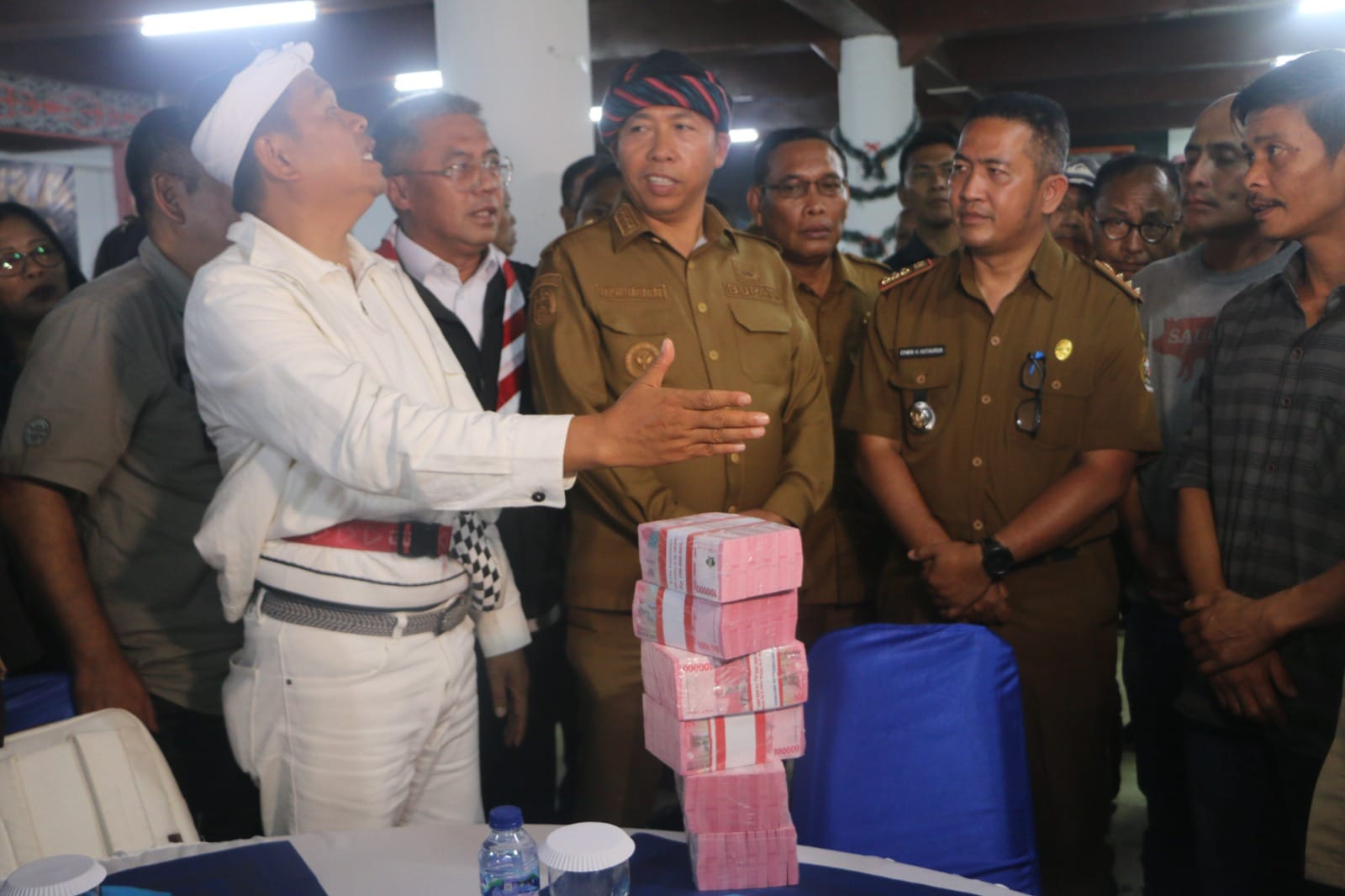 Bupati dan Masyarakat Tapanuli Utara Sambut Penuh Sukacita dan Apresiasi Kunjungan dan Bantuan Kemanusiaan KDM