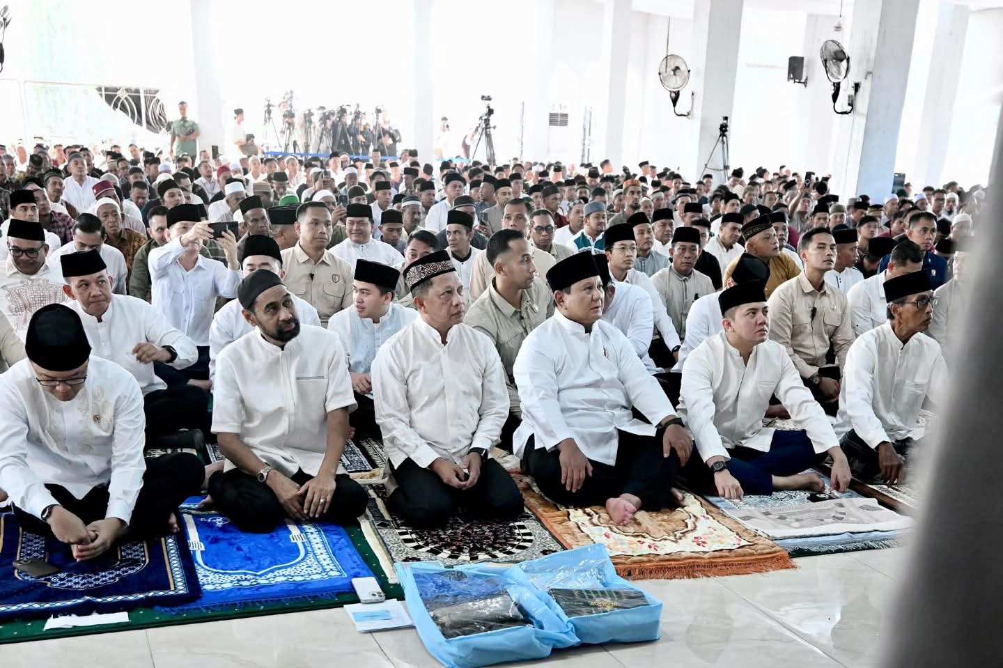 Presiden Prabowo Sholat Idul Fitri di Masjid Darussalam Aceh Tamiang